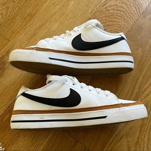 Nike Women’s Court Legacy Sneaker, White Black Desert Ochre, 6